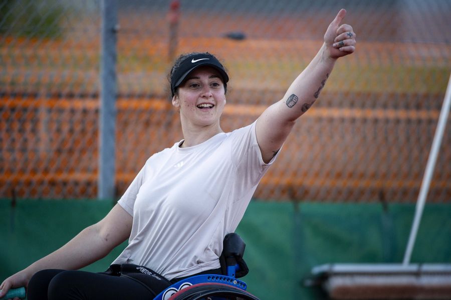 Giulia Damiano qui joue au tennis